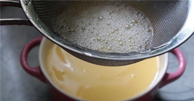 还在加水蒸鸡蛋,那你就大错特错了!大厨教你这样做,又嫩又滑!