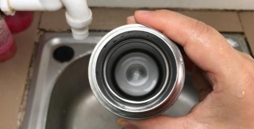 污垢|今天才知道,保温杯里放一把大米,真的太神奇了,白用了20年才懂