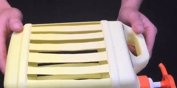 洗洁精瓶子扔掉等于“扔钱”,剪几刀放在厨房里,全家人都抢着用