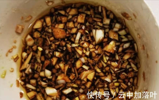 蒸茄子|蒸茄子，我添加了3种食材，蒸出来后比蒸茄泥好吃！