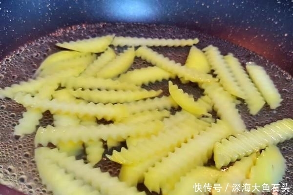 肉丝|土豆炒肉丝?薯条炒肉丝?一样的食材,动了手脚后,老少皆宜