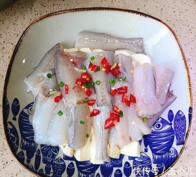 豆腐鱼好吃又有营养，吃了更聪明，和豆腐一起搭配，开胃又下饭