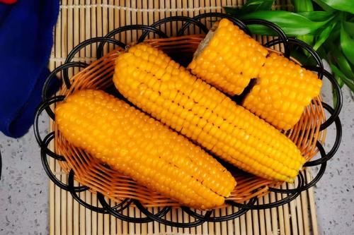 调料|煮玉米只加清水是不行的，有了这两味调料，玉米软糯香甜，更入味