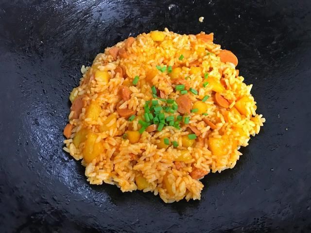 食欲|天热没食欲，试试米饭这做法，酸甜开胃比蛋炒饭好吃，出锅太香了