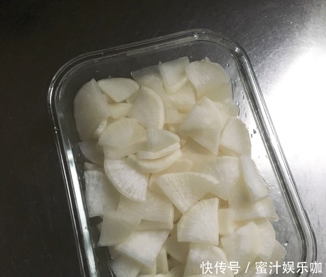 酱萝卜片，脆嫩爽口，佐粥棒极了
