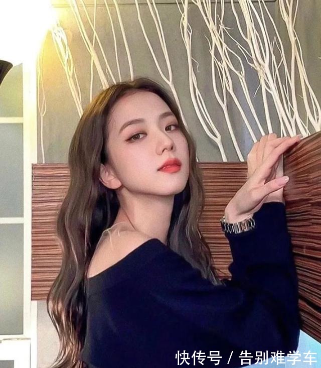 卷发 别再留黑长直了!今年流行这几款发型,气质又高级!