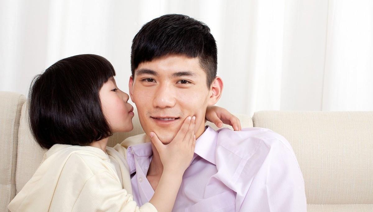 宝妈|洗澡时女儿问妈妈“你怎么和爸爸长得不一样”,宝妈回答暴露情商