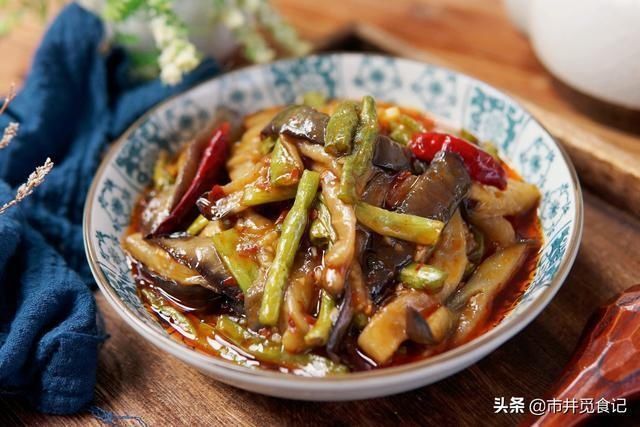 豆角|做茄子烧豆角,多加一步,茄子香软,豆角入味,吃的盘底都不剩