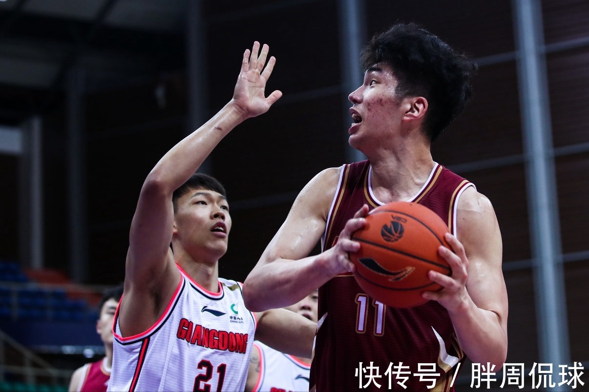 入院|下午14点,中国男篮球星入院治疗病情通报,杜锋终于松一口气