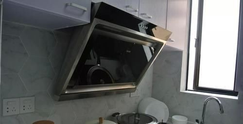 电器|厨房不要装墙上插座了，头次见有钱人装这种代替，实用又个性十足