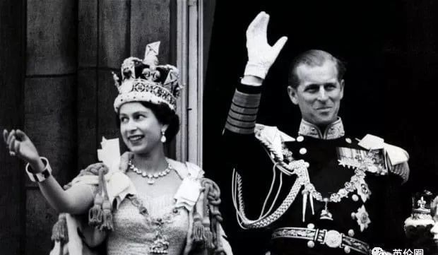 仇恨|93岁的女王,今天也是拉仇恨的一天呢!