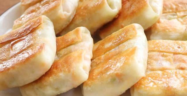 懒人|最爱这懒人早餐，又香又脆，连吃8个不够，十几分钟做全家人早餐