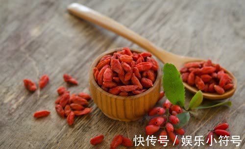 凉拌菜品|还相信“保温杯里泡枸杞”？3种吃法更具营养价值，你却不知道