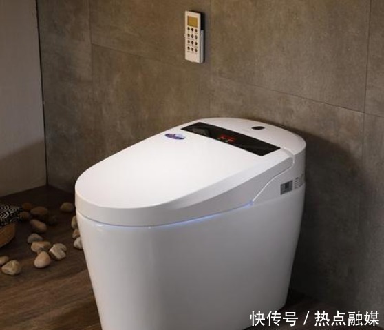 t恤|真会玩，日本公司发明出能“读心”的T恤，穿上就不用看手机了