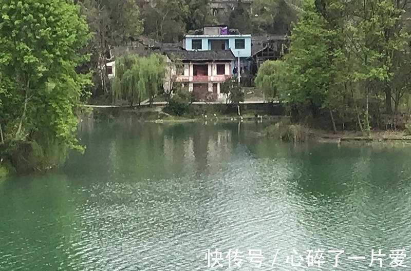 政府出资修钓台,提供垂钓好去处!享受的同时莫忘自觉,方能长久