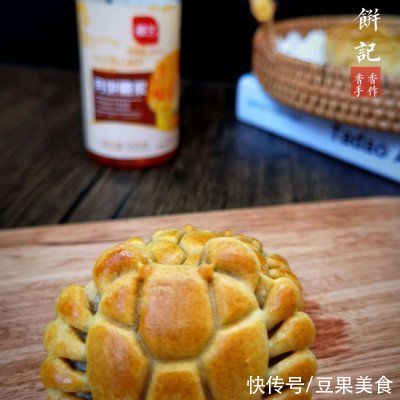 中筋面粉|厨娘教你一招巧做广式五仁月饼～螃蟹造型