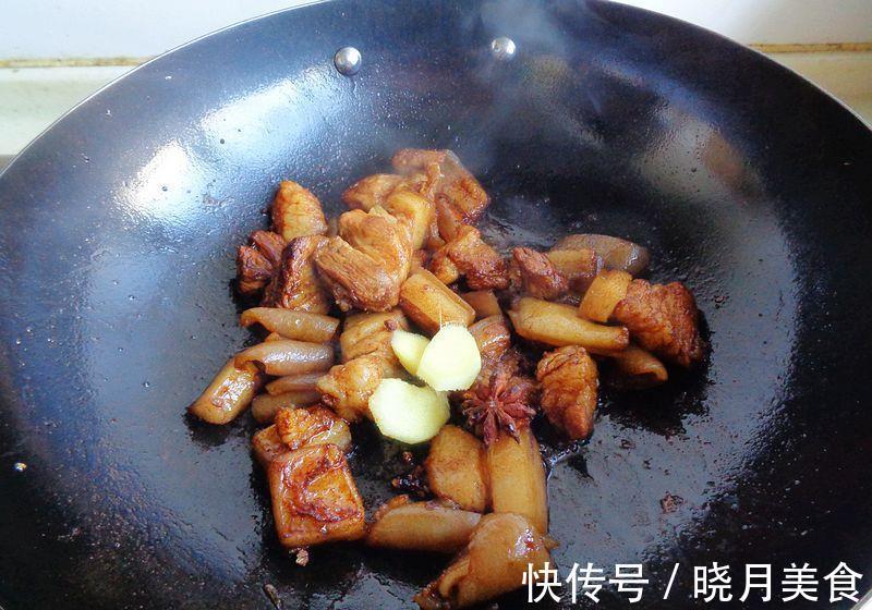 看我家冬天周末午餐，干豆角红烧肉配土豆丝，好吃不油腻又好做