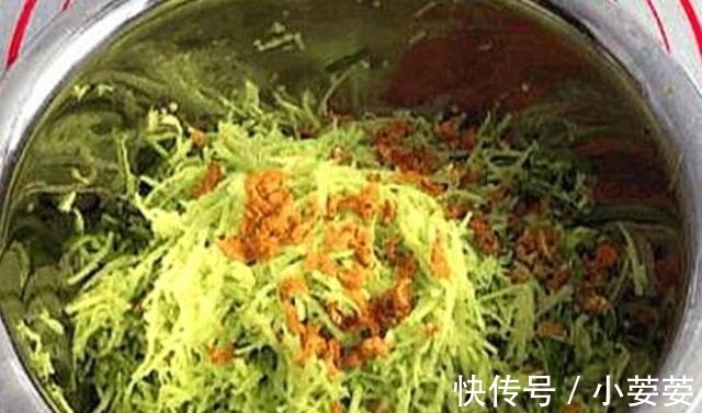发苦|包萝卜饺子时，别放“此2物”，很多人会放，萝卜味道很怪还发苦