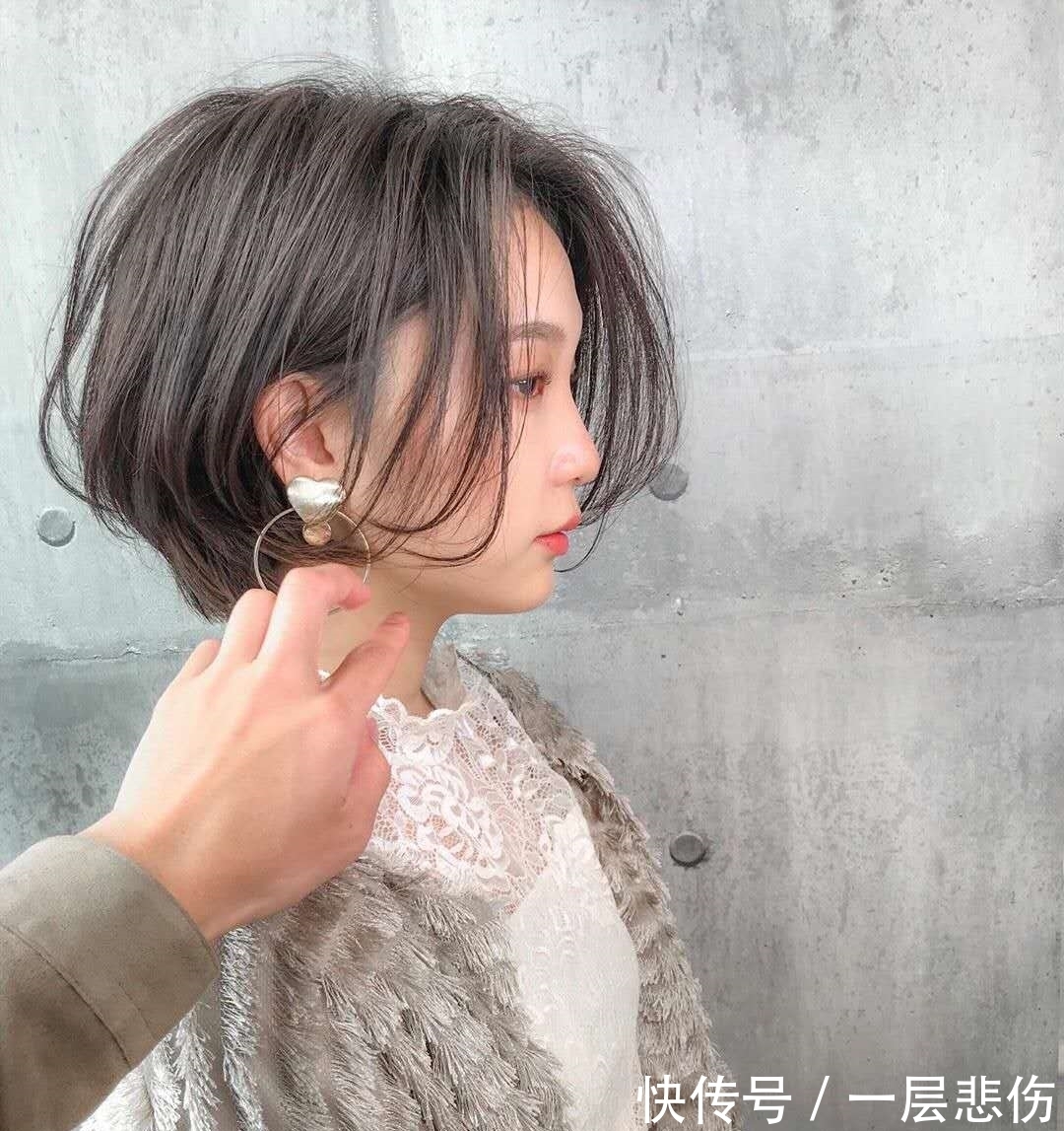 烫发 短发女生想烫发,请问冷烫好还是热烫好?为什么?