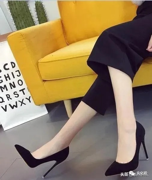 性感|尖头高跟鞋女人味十足,大女人打扮让你更加出众