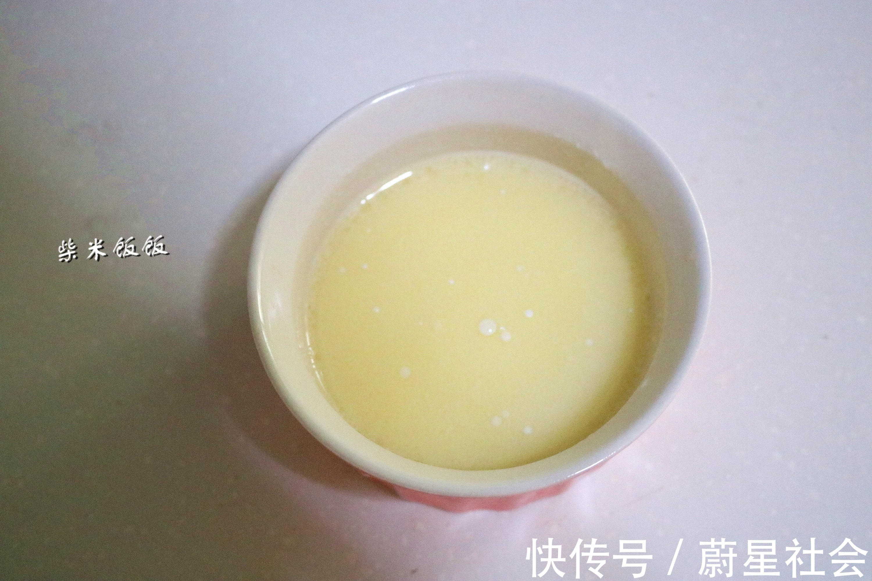 小饼|这饼太软了，女儿早餐爱吃它，做法也简单，有鸡蛋面粉就能做