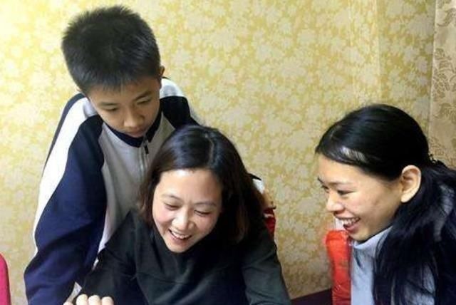 学习方法|班主任是自己亲爸妈什么感觉孩子卷子还没发,我就已经挨打了