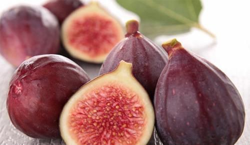 胃癌|中年人想长寿,早餐要管住嘴,这4种食物别碰,小心得“胃癌”