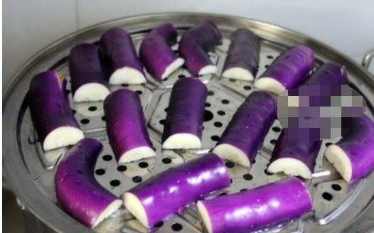 茄子这样做,没放油,吃着清爽美味,还有蒸茄子不变色的妙招