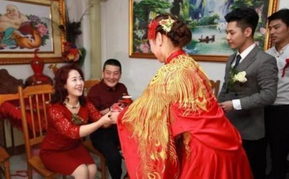 牛仔裙","m":"61aff330bf564bed849b576ee3848f2275a45f52","nlabel":"stat_3107561776:zm.news.so.com:576O6I2j5aix5LmQ,pageType_zmt,glevel_3","ntag":"tfashion;sfashion_时尚;kfashion_1:搭配;kfashion_1:牛仔裙;kfashion_1:抹胸;cal