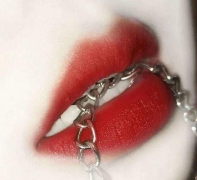 常对|女生常对“嘴唇”做这3件事,会越长越美,80%都不自知,难怪没人追