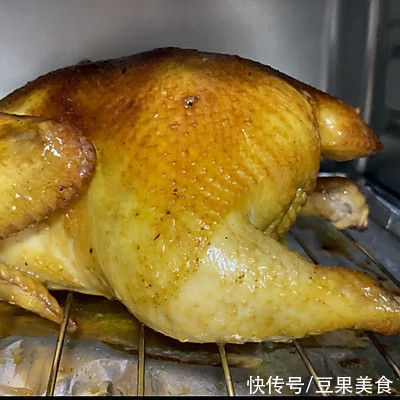 外焦里嫩爆汁烤全鸡-烤箱版