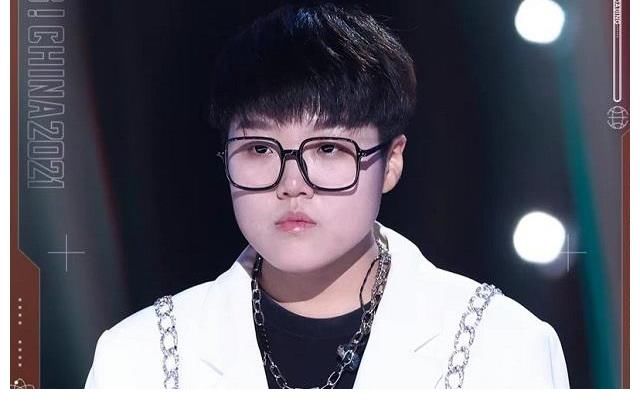 于梓贝|《好声音》李荣浩想捧王靖雯,唱歌忘词靠哭晋级,网友-对其他人公平么