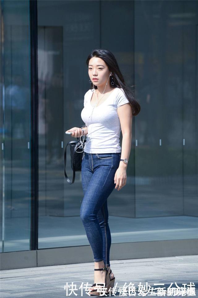 姑娘 微胖身材怎么搭配,紧身牛仔裤和坡跟鞋组合,让你更具有魅力
