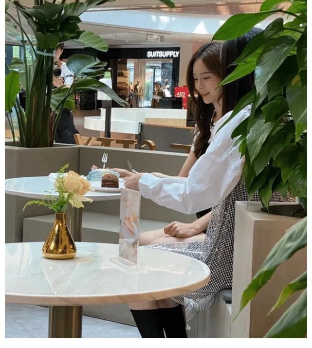 小姐姐|沈梦辰乔欣录节目被质疑假吃，网友帮澄清：几乎吃完，很真诚