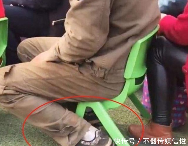 爸爸|爸爸来开家长会，穿着打扮太“惹眼”，网友：你让孩子的脸往哪放