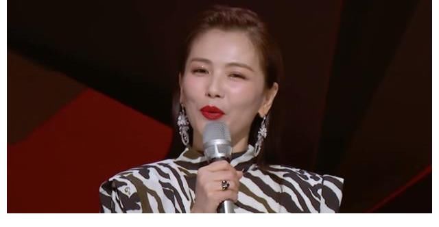 胡海泉|《披荊斬棘的哥哥》二公槽點(diǎn)多，專家團(tuán)又膈應(yīng)人，敖犬?dāng)」饴啡司?
onload=