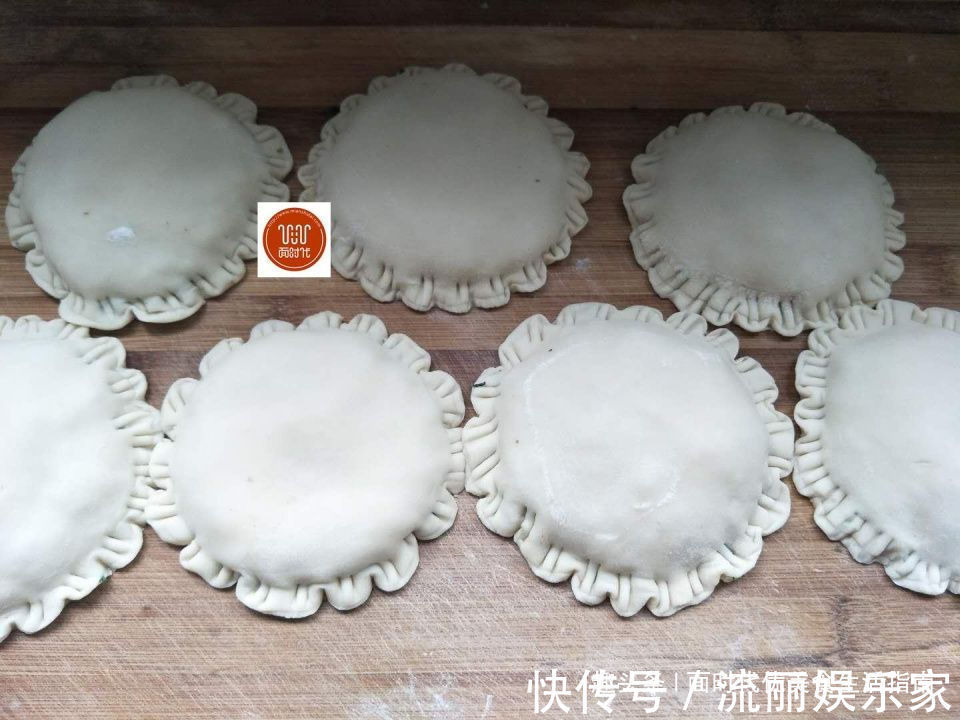 外酥|做韭菜盒子，教你一招，外酥内鲜，好吃不腻，简单又美味！