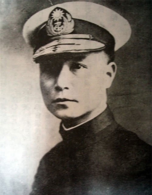 萨镇冰|小兵见将军在椅子上睡着,悄悄为他盖上被子,从此改变自己的命运