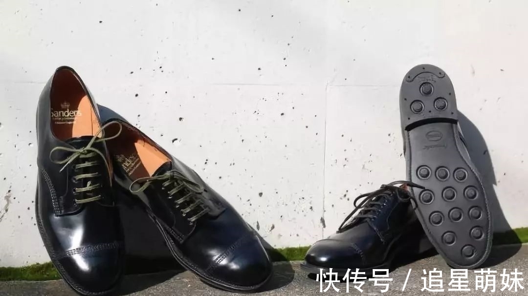 鞋履 既能“正式”,也能“随意”的 Sanders