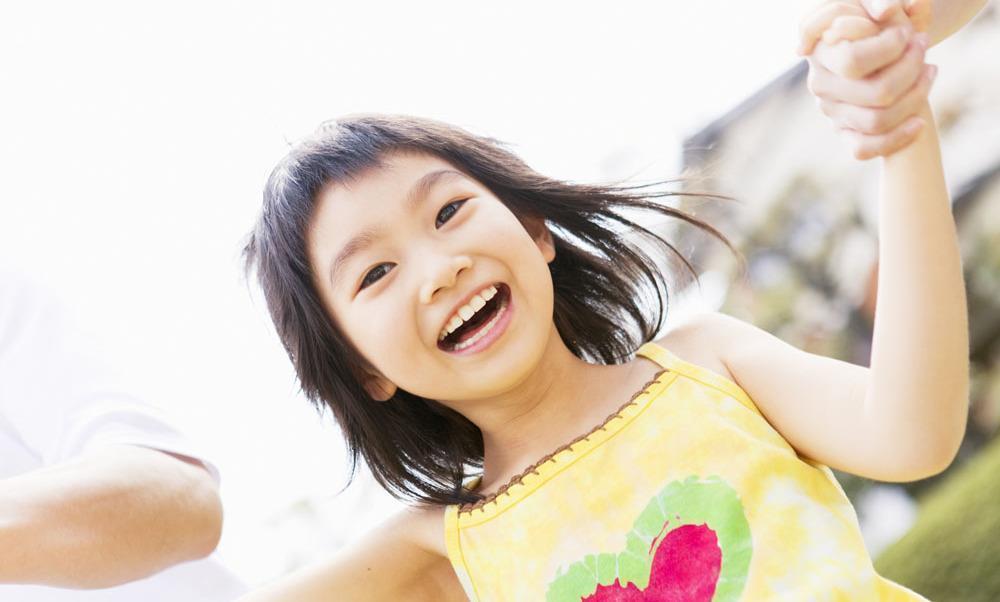 宝妈|洗澡时女儿问妈妈“你怎么和爸爸长得不一样”,宝妈回答暴露情商