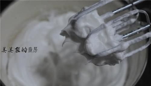 搅拌均匀|别鼓捣电饭锅蛋糕了,现在流行它!比戚风蛋糕更柔软,简单零失败