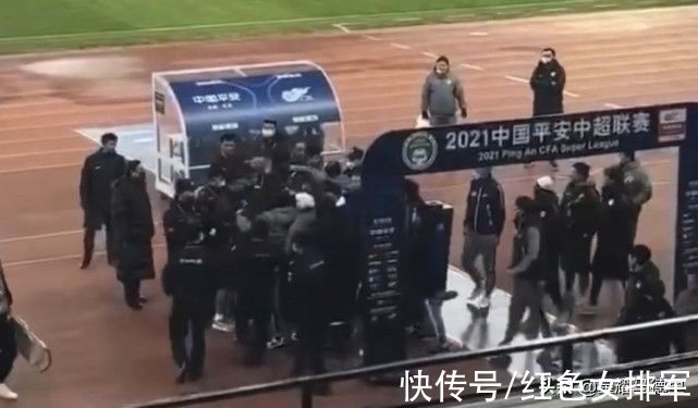 大连|媒体人热议：大连人队保级悬了！今年最重罚单，跟队记者支持足协