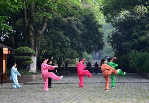 老年人|医生坦言：50岁以后，想要老得慢一些，建议别练这3个运动项目