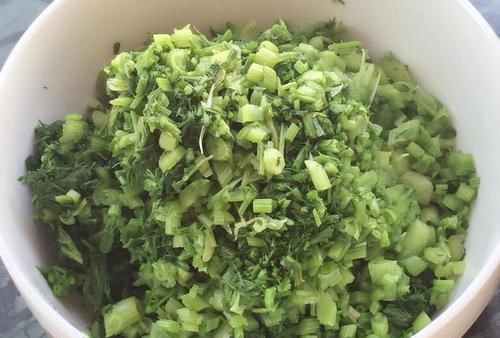 妈妈调饺子馅有秘诀，每次必放这3样东西，饺子鲜香又好吃