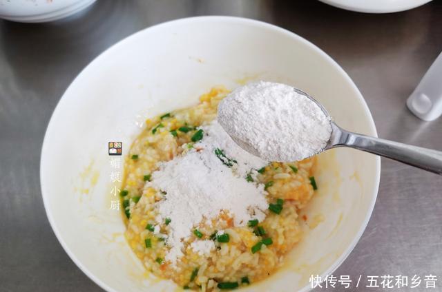 配杯|剩米饭别再炒饭了,教你做米饭鸡蛋饼,配杯蔬菜浓汤,早餐吃美了