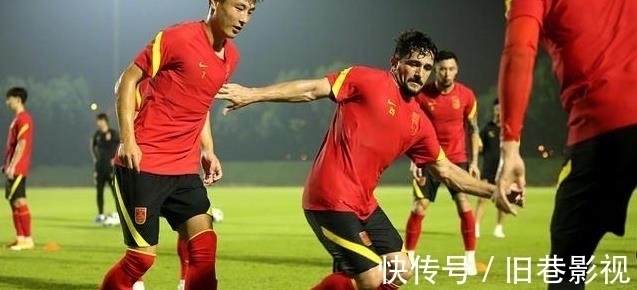 足球队|恭喜李铁!恭喜武磊!阿联酋助攻国足,阿曼日本这回高兴得太早了