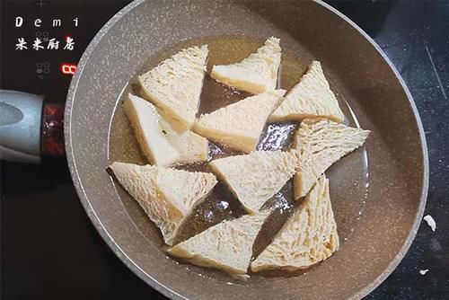 买的豆腐吃不完，做成好吃的冻豆腐，个个起蜂窝，汤汁饱满有嚼劲