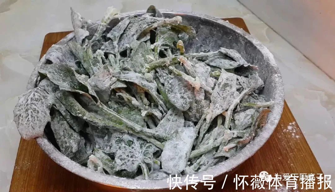 菠菜|这菠菜做法真香,不煮不炒不凉拌,既是菜又是饭,学会自己当老板