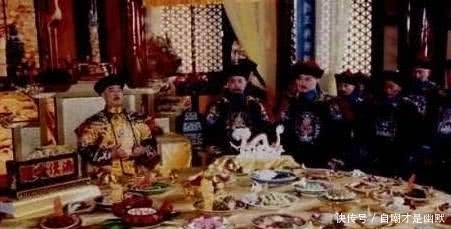 皇帝吃|皇帝御膳吃不完,剩菜是如何处理的?网友:真机智,既挣钱又不浪费!