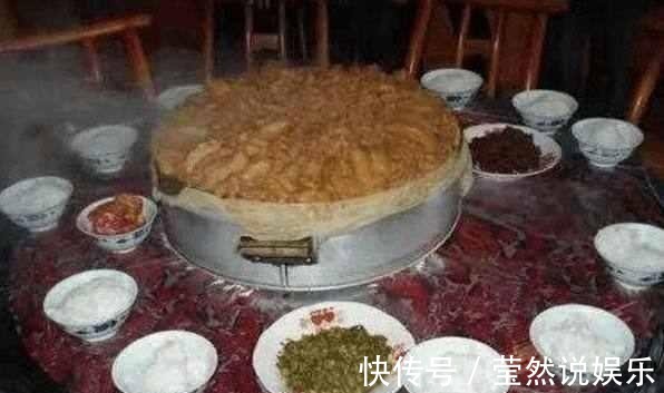 村长请客吃饭，听说只有一道菜，可当菜端上桌时，众人傻眼